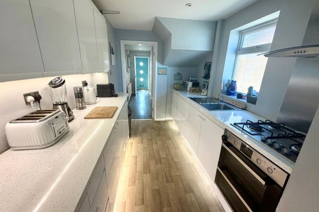 24, Ashleigh Avenue, Egham photo 4