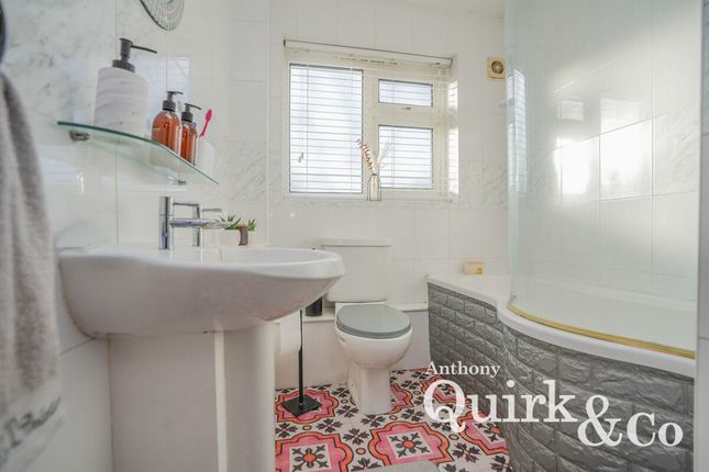 Flat Flat 12, Waterside Mead, Elsinor Avenue, Canvey Island photo 4