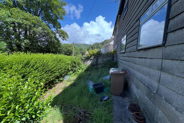 1 Laburnum Terrace, Abercarn, Newport photo 3