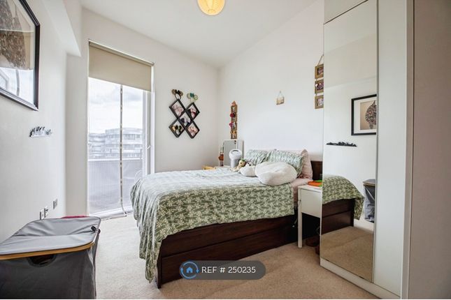 Flat, Howarth House Pelton Road, London photo 2