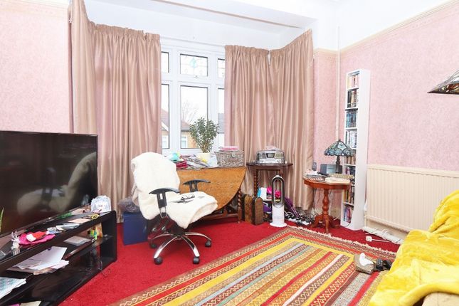 Thumbnail Maisonette for sale in Dunton Road, Romford