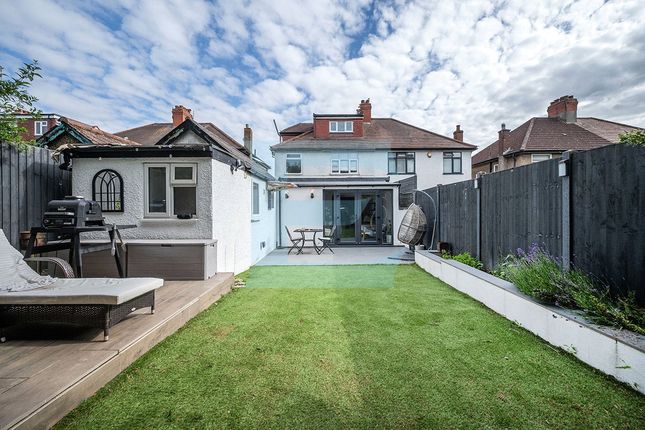 4, Tithe Close, London photo 3