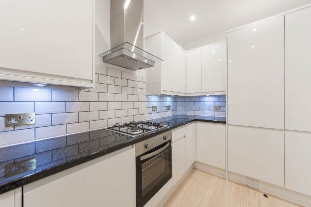 Flat to rent in Franklins Row, London