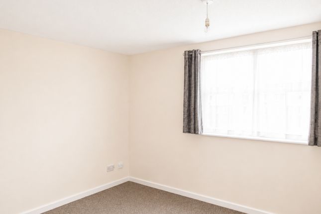 5, Myrtle Close, Hampshire photo 4