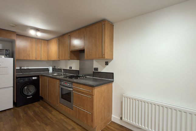 Flat 2/2, 16, Lochburn Gate, Glasgow photo 4