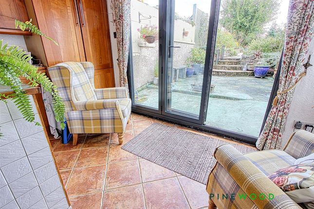 64 Deerlands Road, Chesterfield photo 4