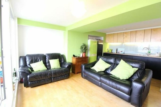 Flat for sale in The Avenue, Leeds