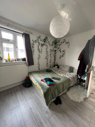 24A , Balls Pond Road, London photo 5