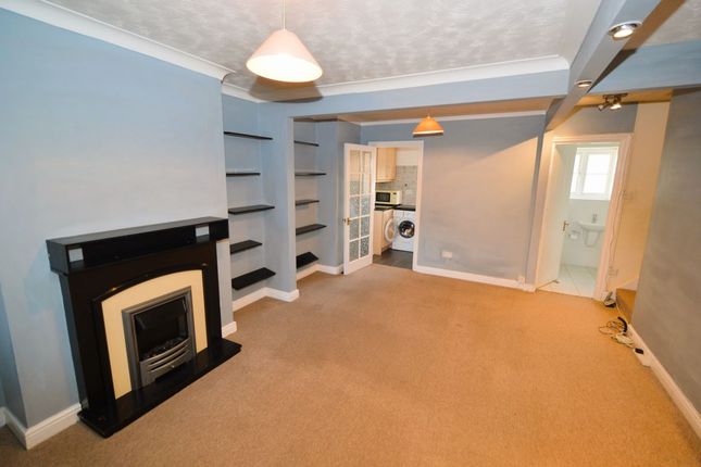 31A, High Street, Bagshot photo 3
