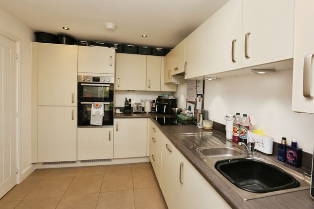 6, Montrose Walk, Gosport photo 4