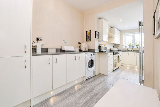 3, Dorrington Gardens, Hornchurch photo 3