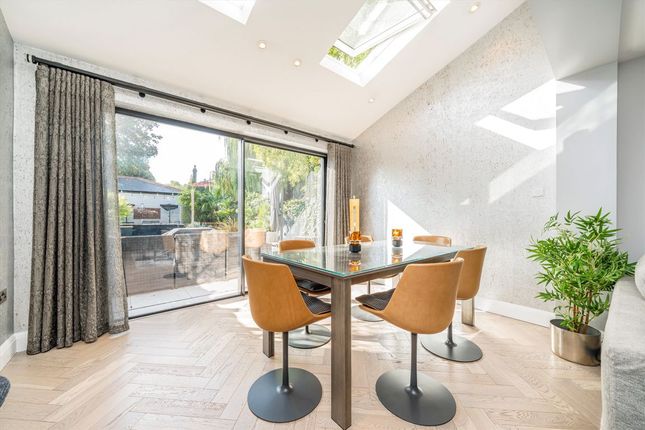 Flat 2, 10, Hamilton Road, London photo 5