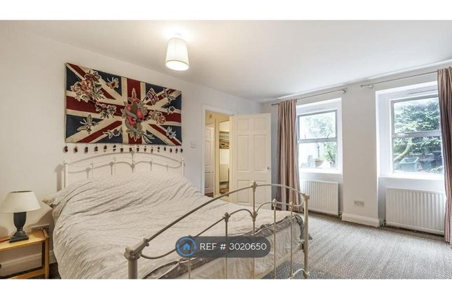 Flat A  Hazellville Road, London photo 2