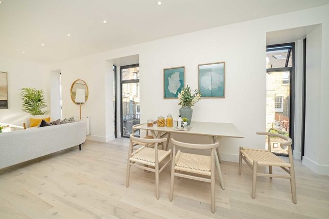 Flat for sale in Manorgate Road, Kingston Upon Thames