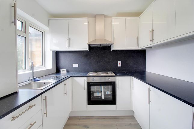 16, Station Close, Brookmans Park photo 3