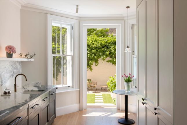 16, Barkston Gardens, Earls Court photo 2