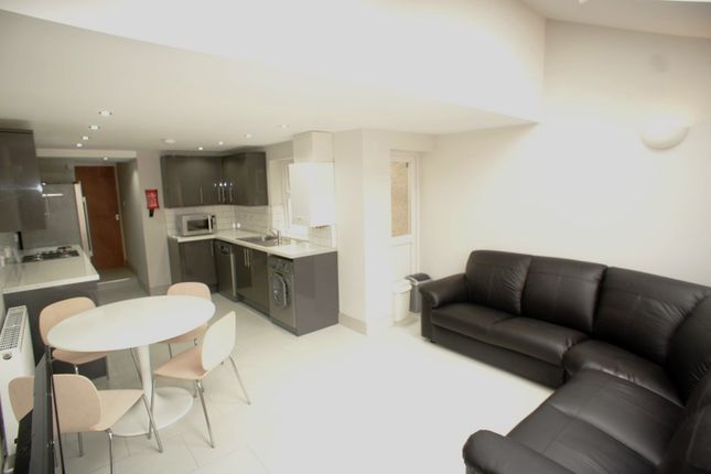 64, Thesiger Street(*), Cardiff photo 3