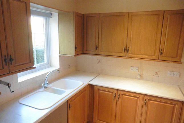 Doncaster Close, Chippenham photo 2