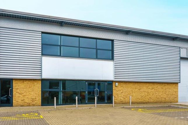 Industrial to let in Farnham Road, Slough