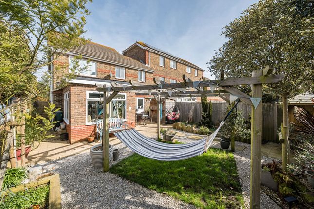 18 Jones Square, Chichester photo 4