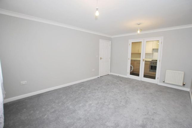 Flat 8, Taverners Court, Wembley photo 4