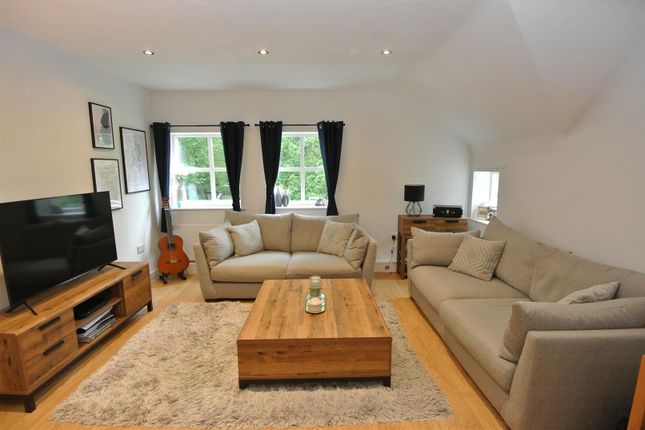 17, Great Charta Close, Englefield Green photo 2