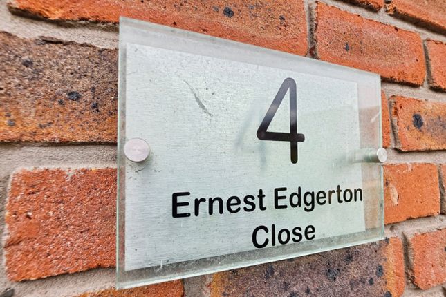 4, Ernest Egerton Close, Tunstall photo 2