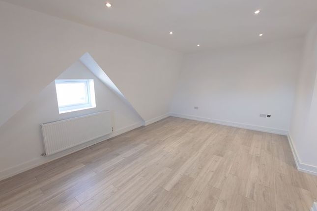 Flat to rent in Coulsdon Road, Caterham