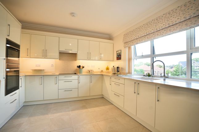 6 Oakwood House Barclay Court Gardens, Cromer photo 3