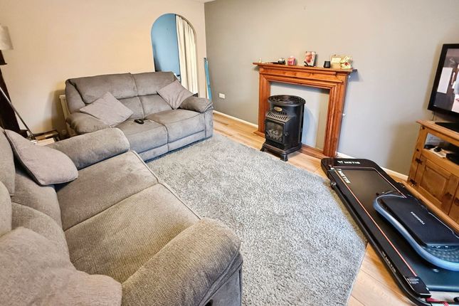 37 Nightingale Way, Telford photo 3