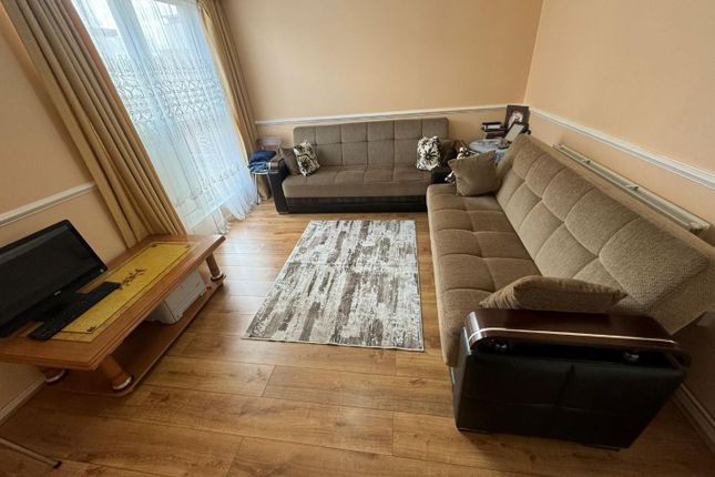 Flat 7c, Langham Road, London photo 2
