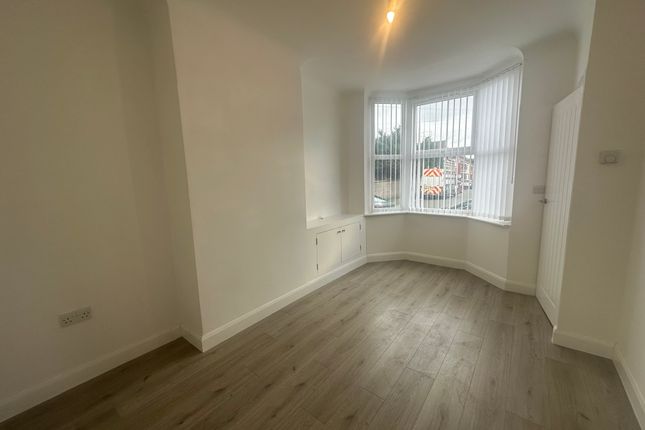 76, Liverpool photo 2