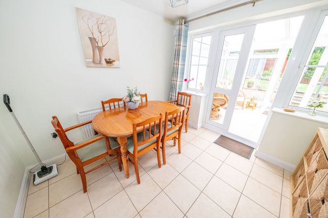 29, Wyndham Close, Waterlooville photo 4