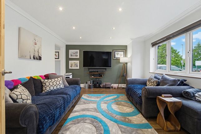 12, Free Prae Road, Chertsey photo 3
