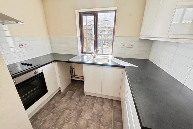 Flat 4,, Harcourt House, Bicester photo 4