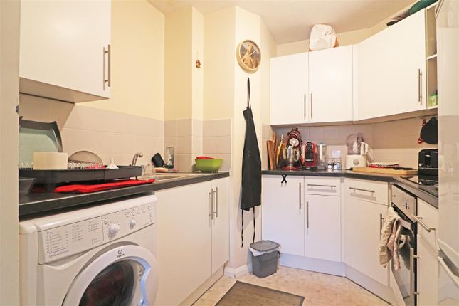 171, Wordsworth Mead, Redhill photo 4