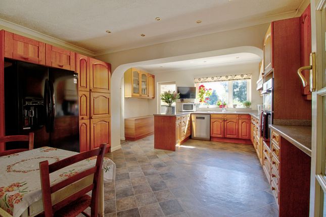 222 Finchampstead Road, Wokingham photo 4