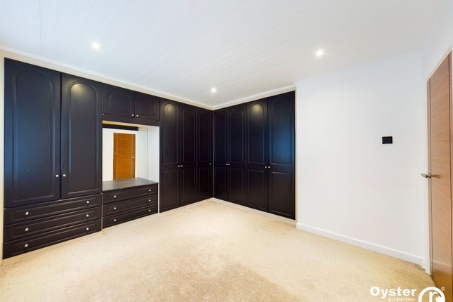 18 Merryfield Gardens, Stanmore photo 4