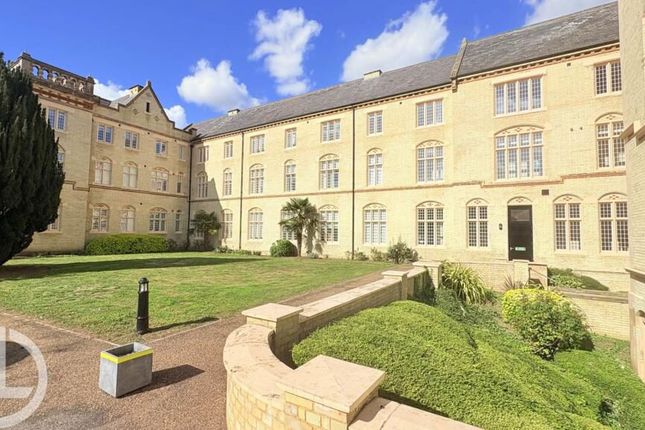2-bed flat on Apartment 138 South Wing, Kingsley Avenue, Hitchin, £200,000