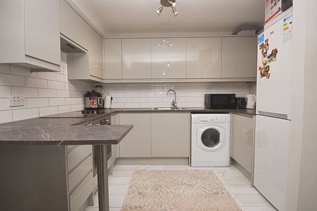 6 Rodings Court, 134 The Avenue, Highams Park photo 3