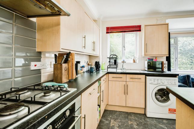 1-bed terraced on 4, Stonecrop Way, Wiltshire, £160,000