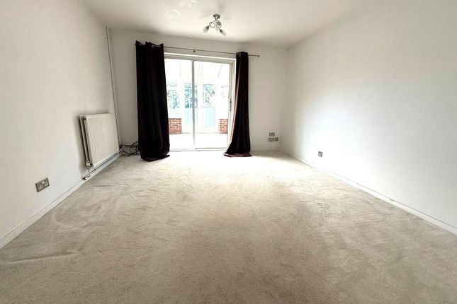 59, Russell Road, Toddington photo 3