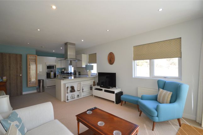 5 Wallis Court,, Wispers Lane, Surrey photo 2