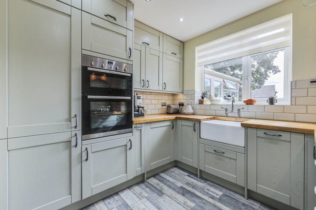 79, Cookridge Drive, West Yorkshire photo 3