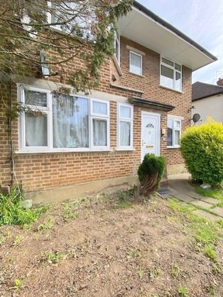 Maisonette to rent in Windsor Close, Northwood, Greater London