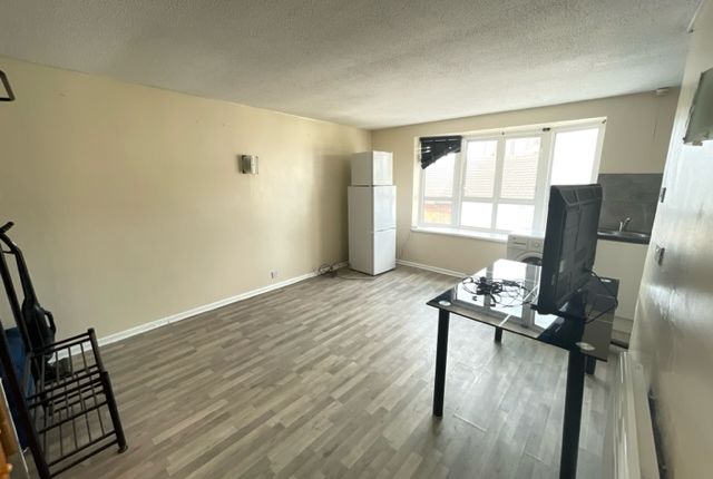 Studio to rent in Cheapside, Luton