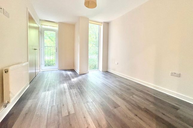 Flat 8, Itchel Court,, Rye Common Lane, Farnham photo 4