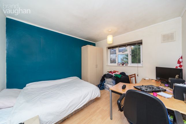 Flat to rent in Southmount, Brighton