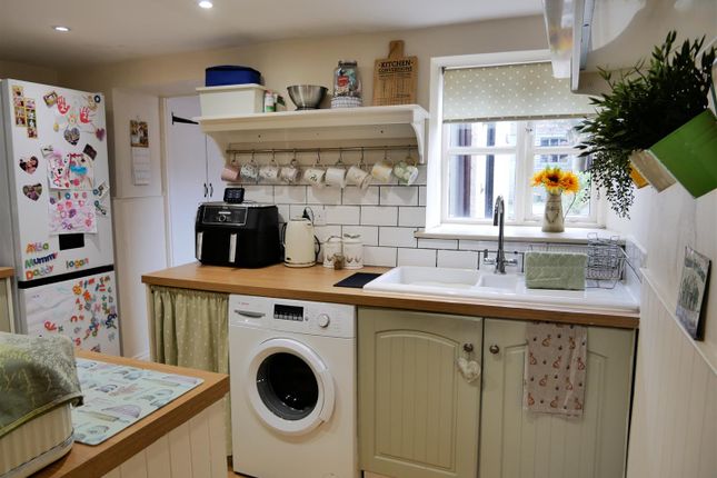 60, Curzon Street, Calne photo 4