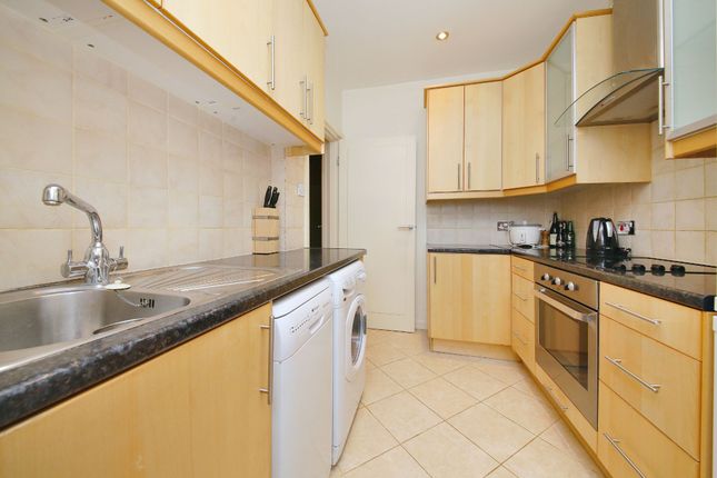 Flat 76 Hatherley Court, Hatherley Grove, Bayswater photo 4